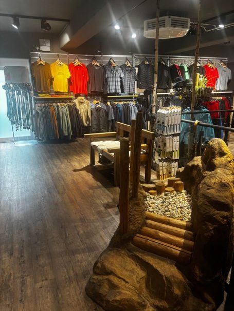 Outdoorabteilung Outdoorabteilung mit Teststrecke