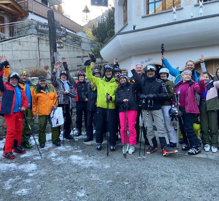 Ski Gruppe von Skifahrern